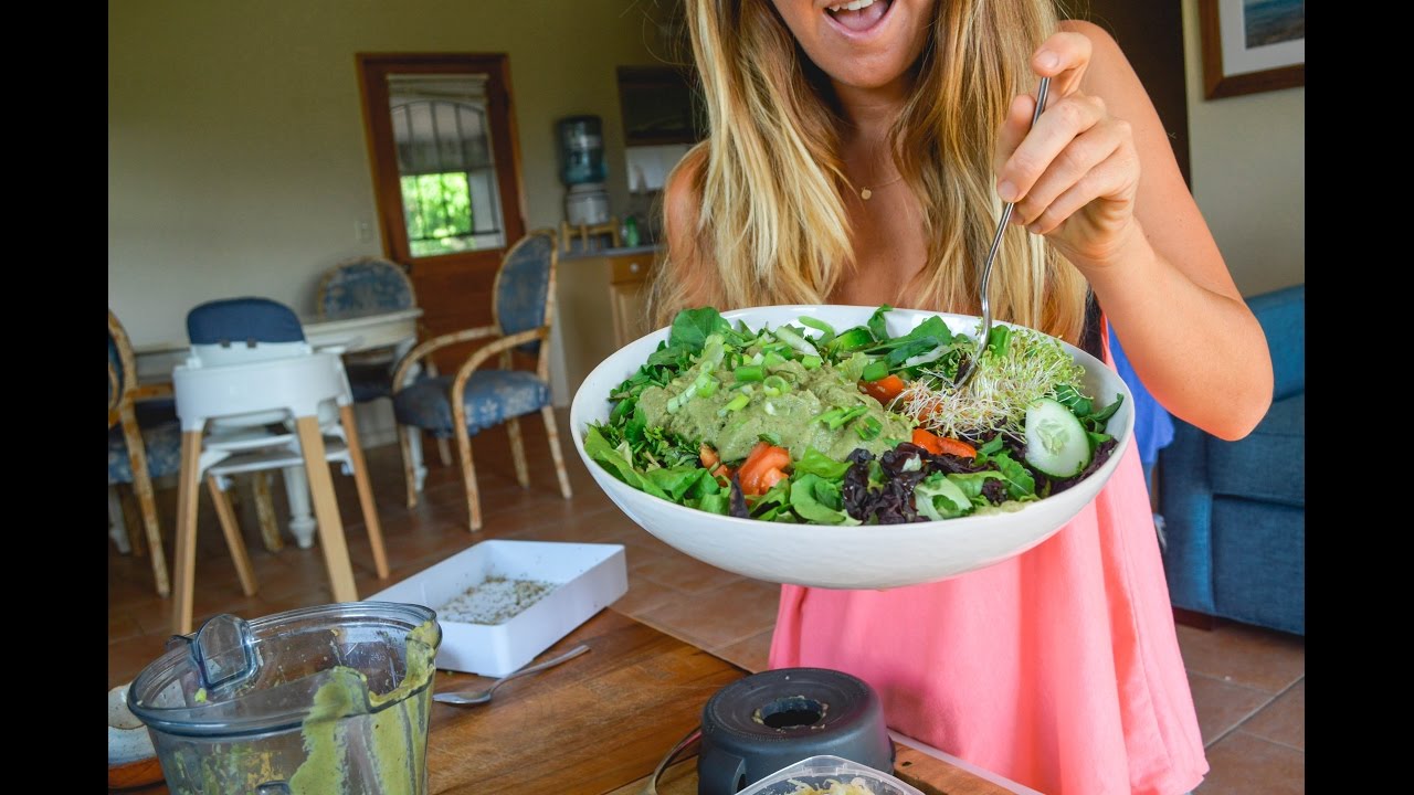 A Healthy SALAD RECIPE | LUNCH TIME!!