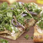 Roasted Garlic, White Bean & Kale Pizz’alad