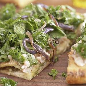 Roasted Garlic, White Bean & Kale Pizz’alad