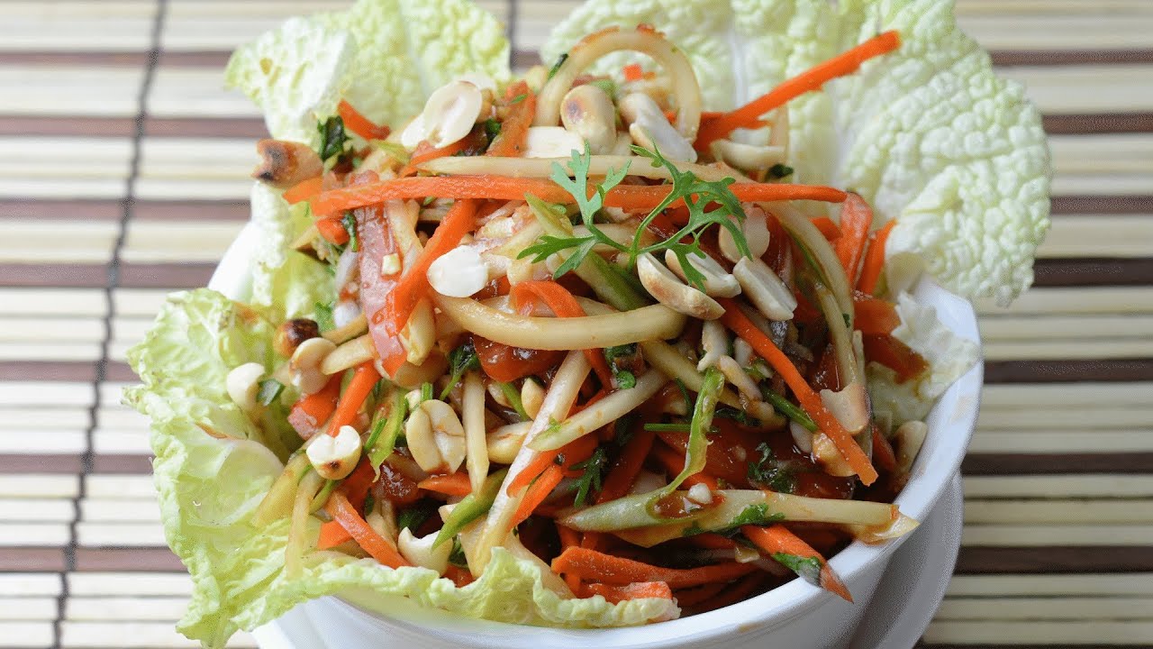 Som Tam Vegetarian – Thai Green Papaya Salad  – By Vahchef @ vahrehvah.com