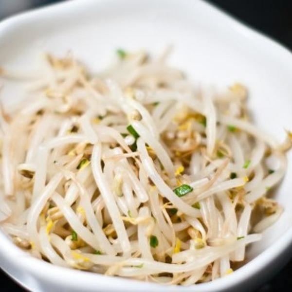 Sukju Namul (Korean Bean Sprout Salad)
