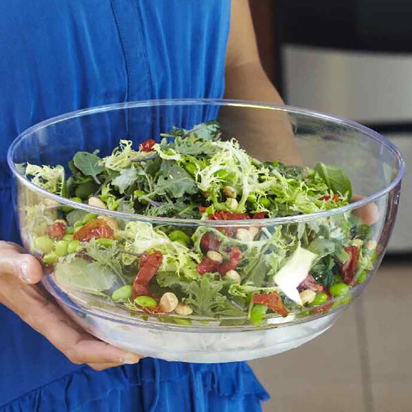 Mixed Greens with Edamame, Almonds & Sun-Dried Tomatoes