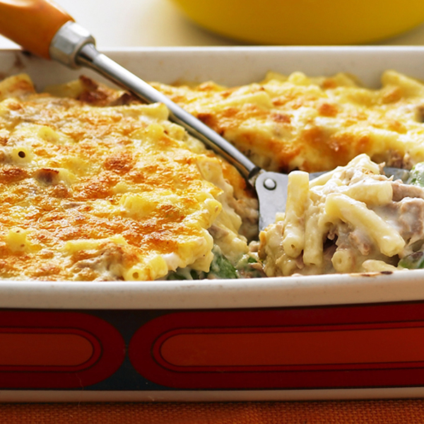 Tuna and asparagus macaroni mornay