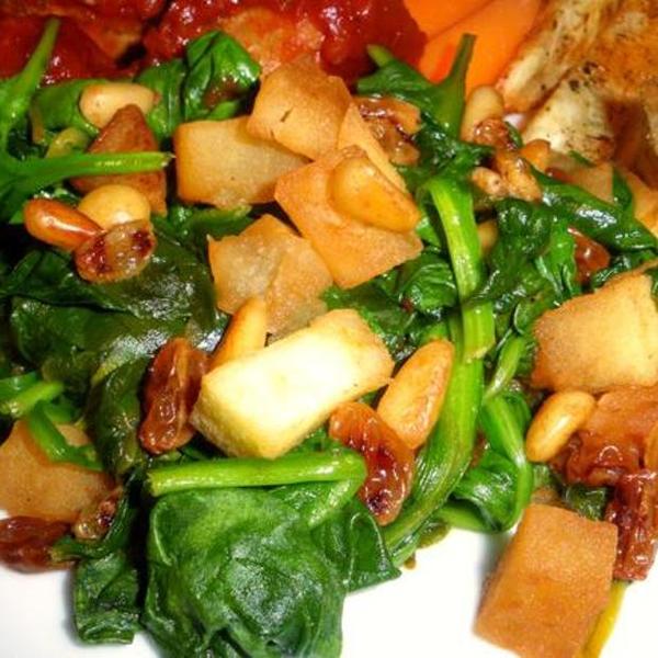 Espinaca A La Catalan (Catalan-Style Spinach)