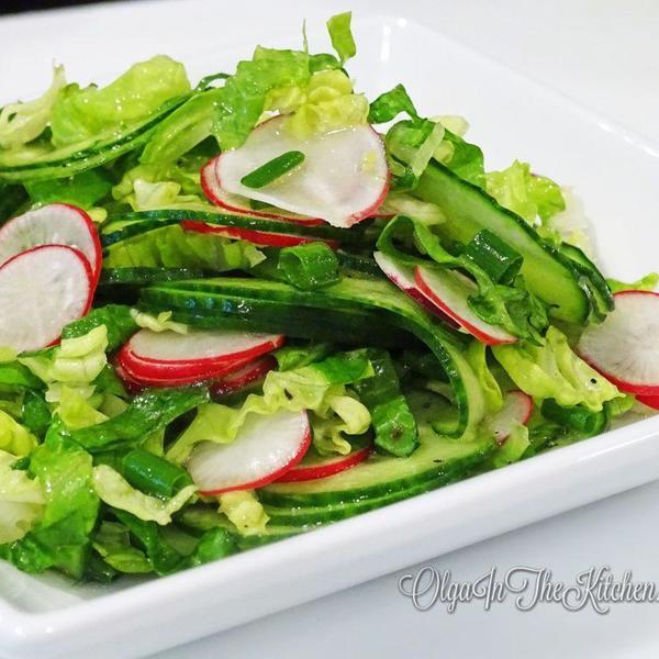 Lettuce Radish Salad with Lemon Dressing