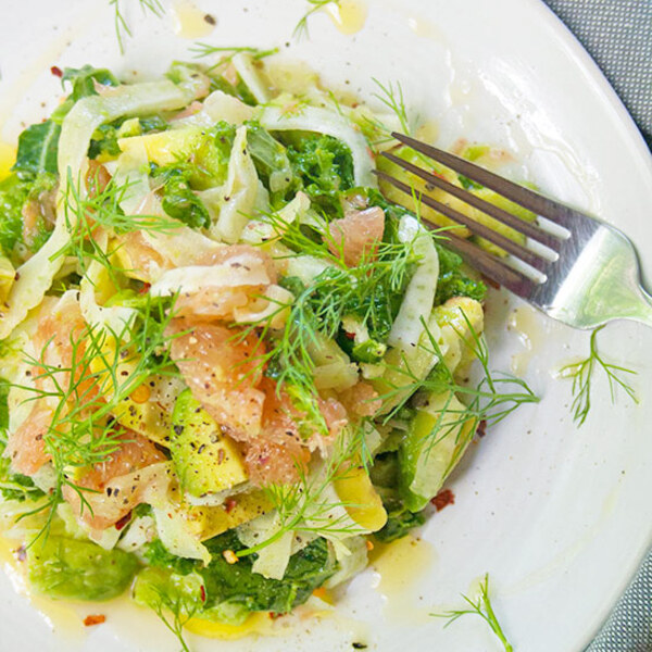 Refreshing Grapefruit, Avocado and Kale Salad