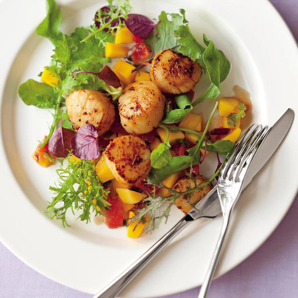 Pan-Seared Spicy Scallops Salad