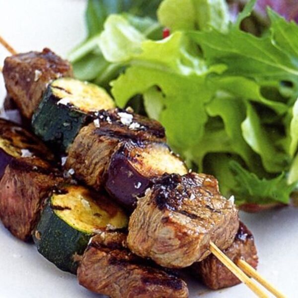 Beef and vegetable kebabs with capsicum and tomato sauce