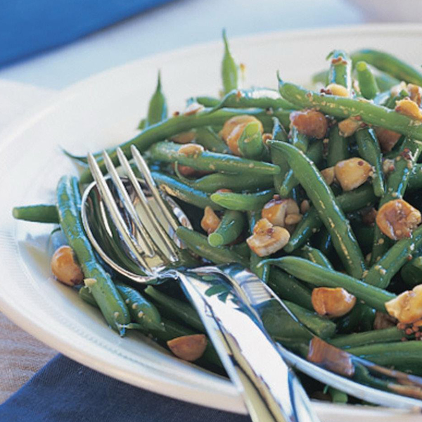 Green bean and hazelnut salad