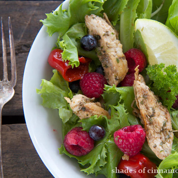 Healthy Chicken Berry Salad with Peppadews