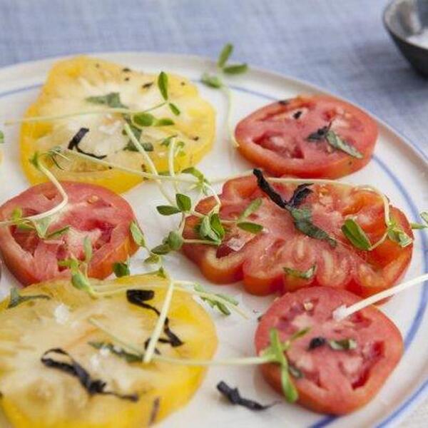 Simple Summer Heirloom Tomato Salad Recipe