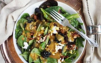 Keto Autumn Salad with Blackberries and Pecans