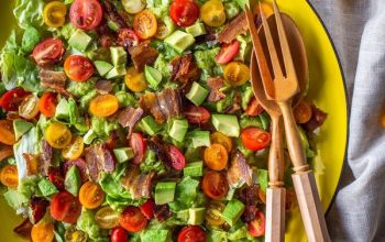 BLT Salad with Avocado Basil Dressing